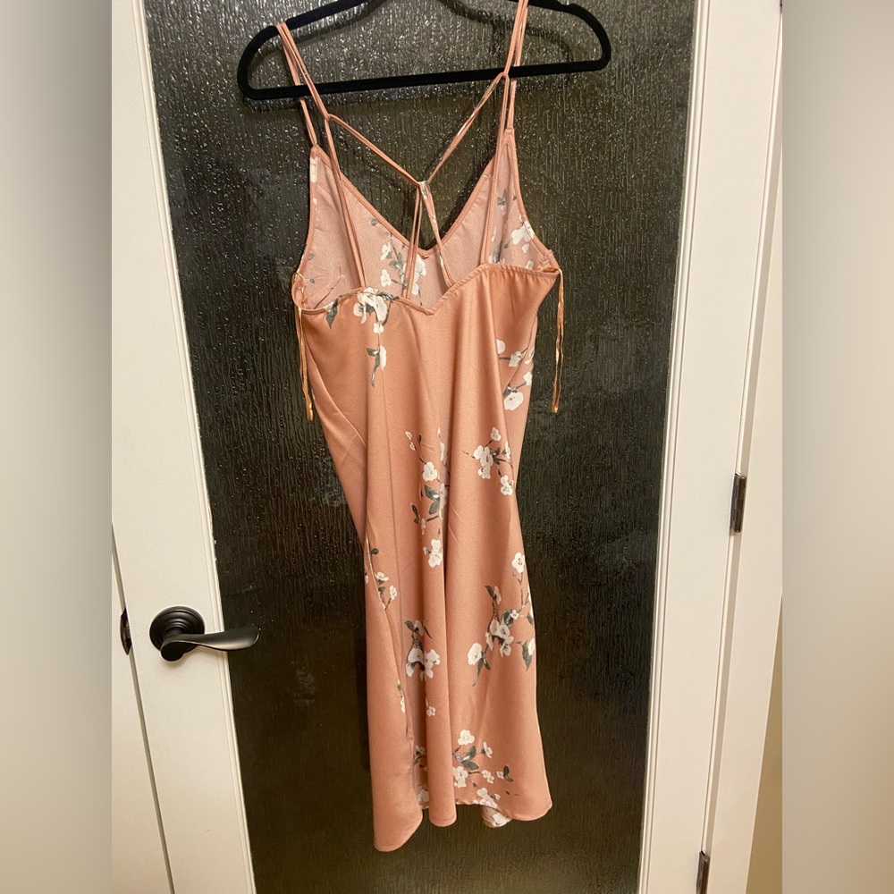 NWOT Dynamite Satin Floral Midi Dress - Picture 4 of 4